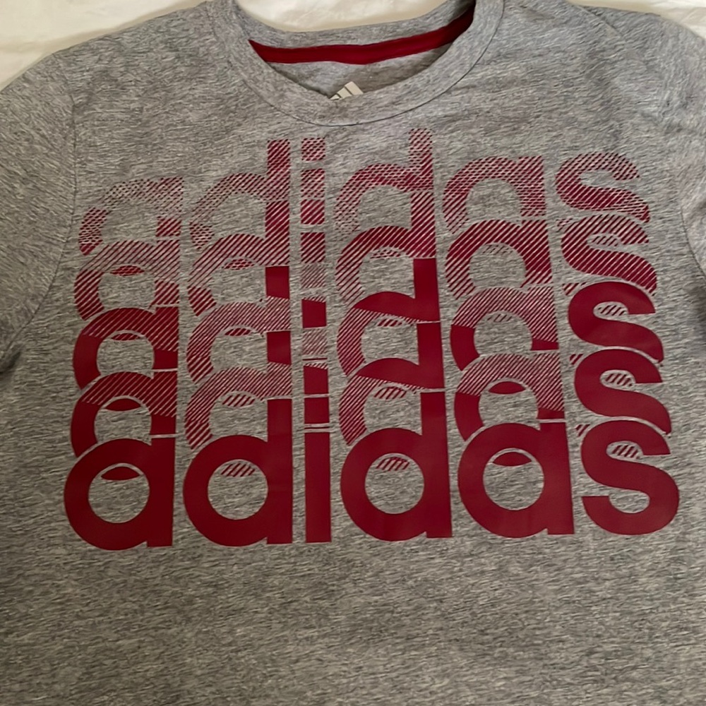 Boys size 8 like new Adidas short sleeve t-shirt.